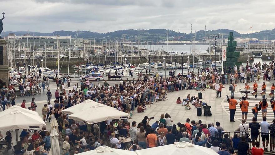 Música de gaitas para animar la plaza del Marqués
