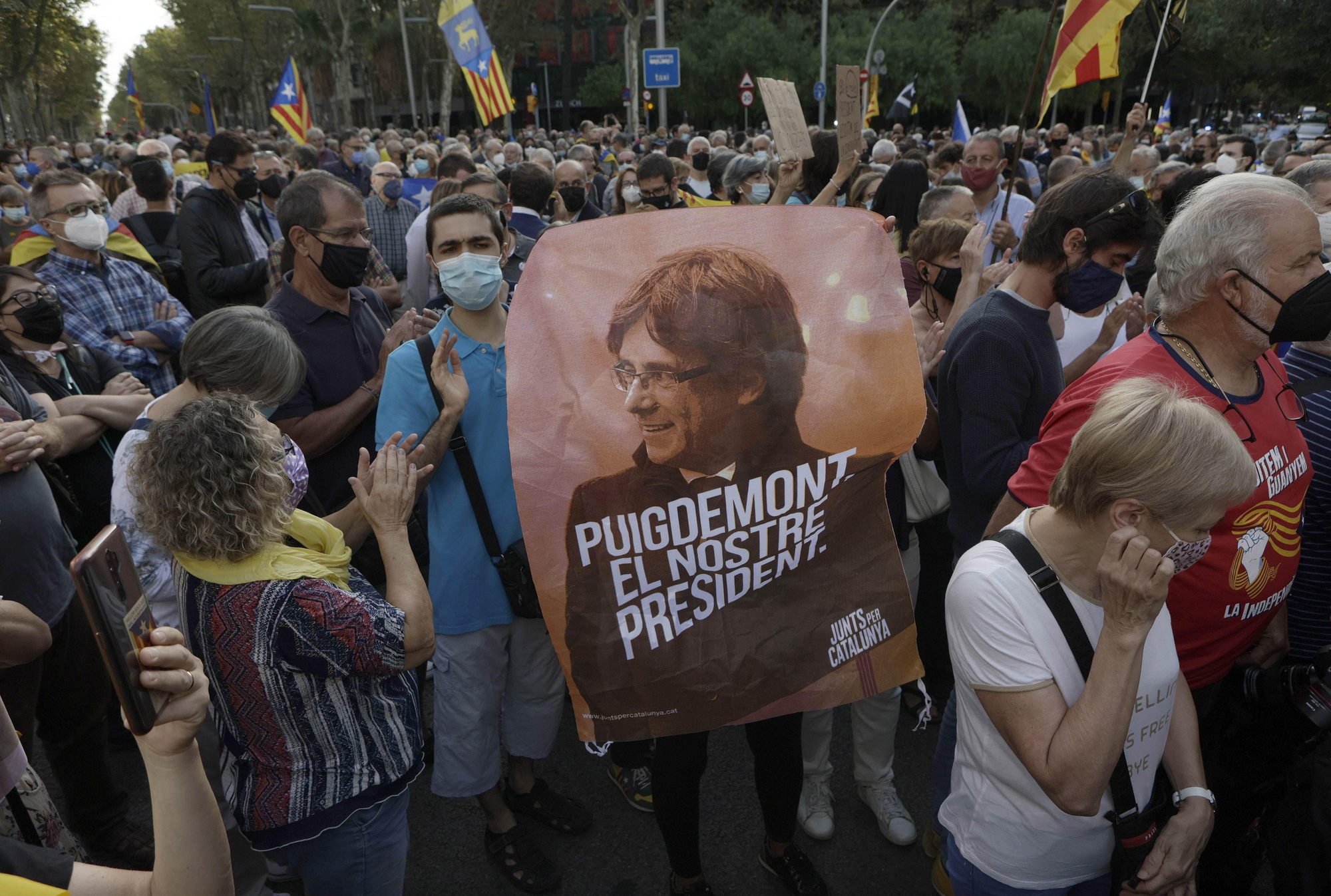 Manifestació a Barcelona en contra de la detenció de Carles Puigdemont a Itàlia