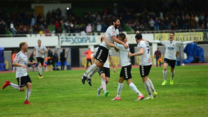 El Plasencia podría ocupar la plaza del Lorca en Segunda B