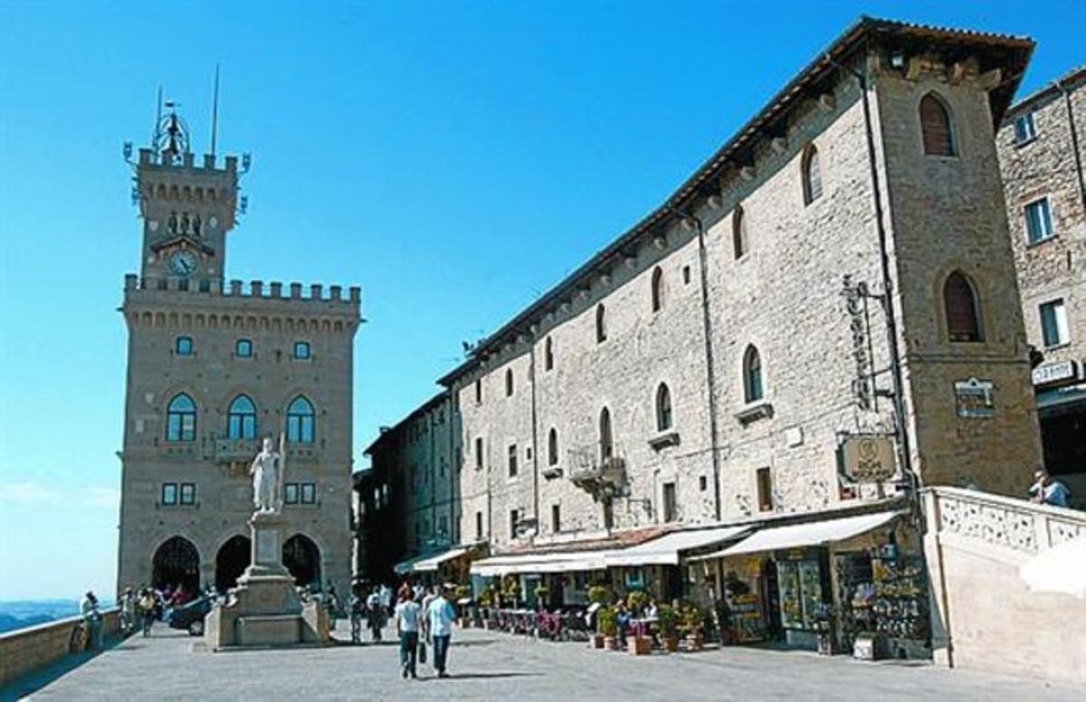 Al fons, el palau del Govern de San Marino.