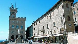 Al fons, el palau del Govern de San Marino.