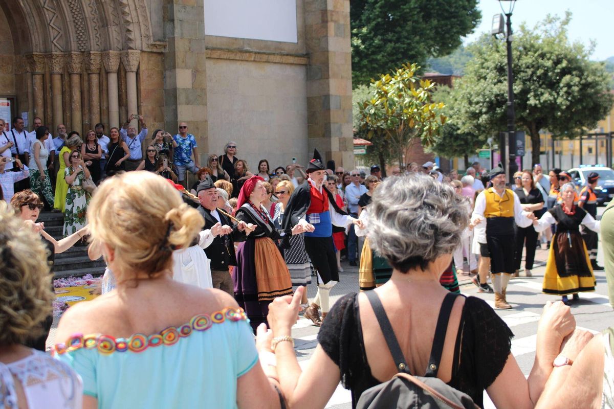 Fiestas de San Pedro en La Felguera Langreo. Misa procesión y orquesta Nueva Banda
