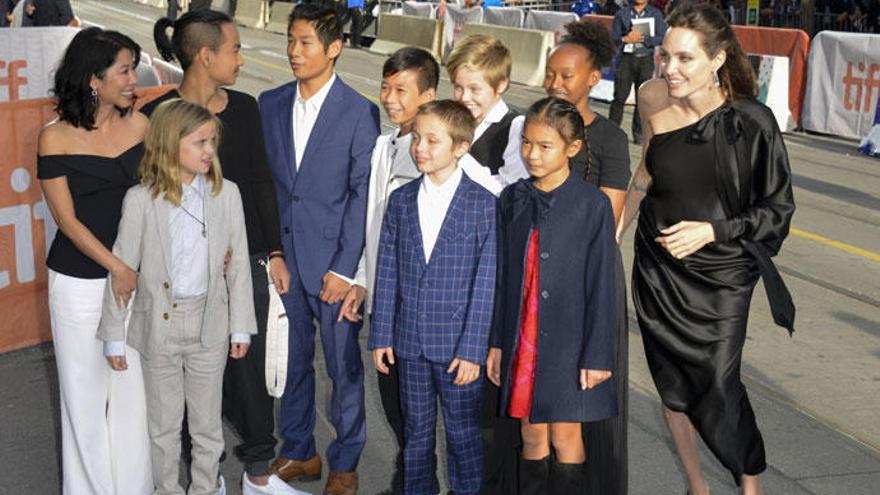 Angelina Jolie, con sus hijos en Toronto