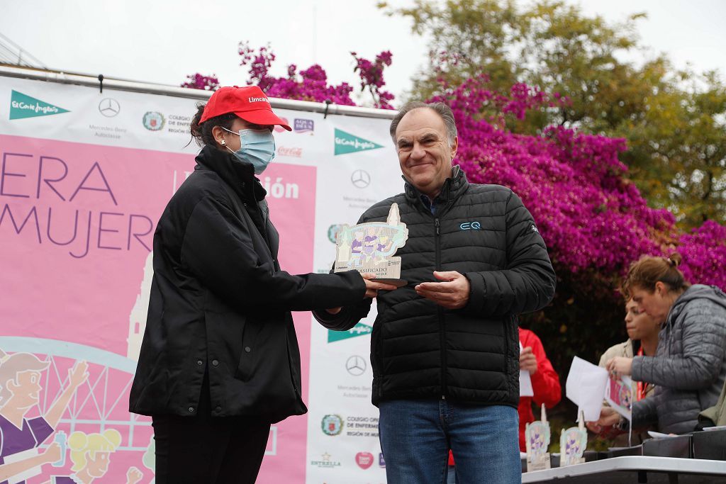 Carrera de la Mujer Murcia 2022: las participantes posan en el photocall