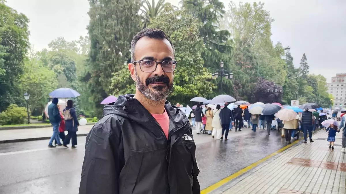 Rubén Coto, especialista en medicina interna en el HUCA: "Cuando llevas tantas horas de guardia, la seguridad del paciente se compromete"