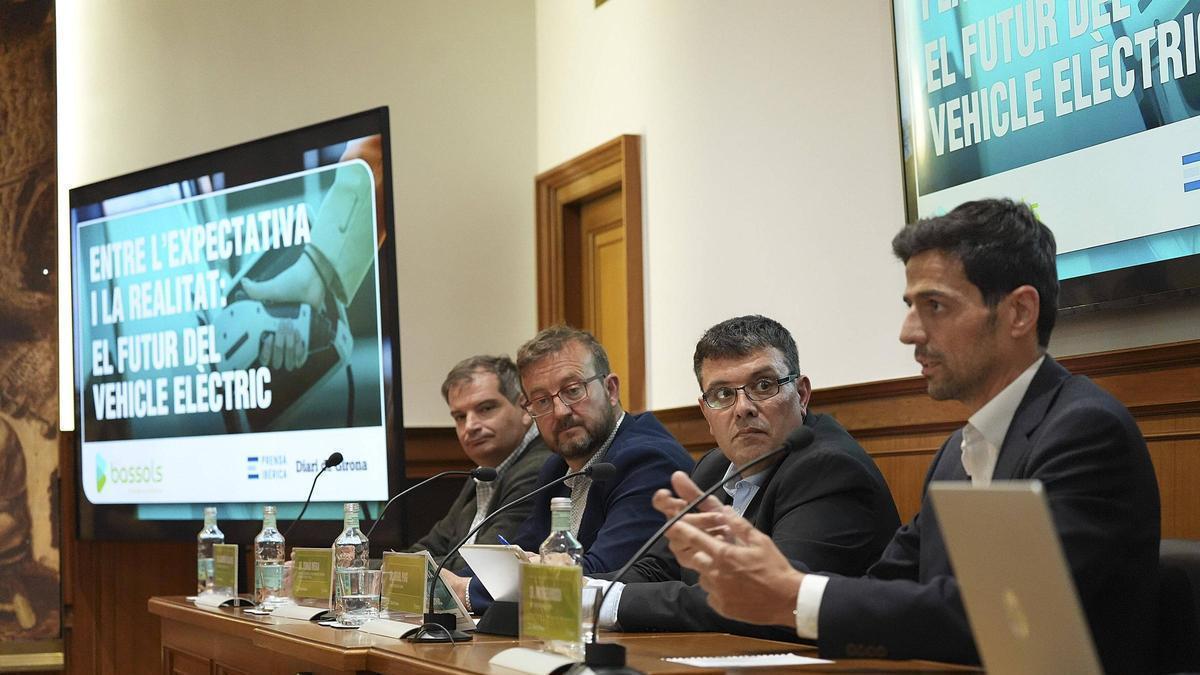 Fotogaleria: "Entre la realitat i l’expectativa: el futur del vehicle elèctric"