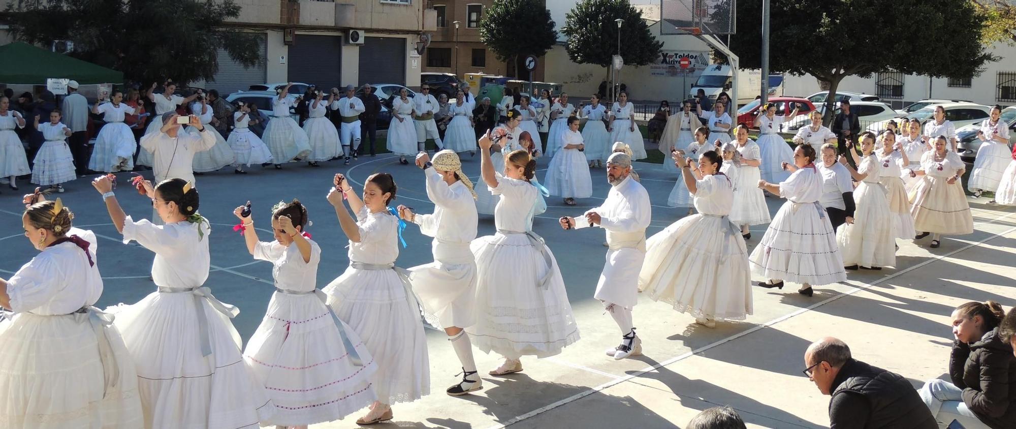 Así fue la espectacular "dansà" en ropa interior de la falla Mont de Pietat