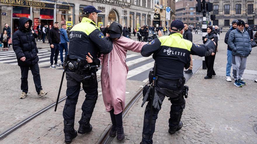 Noche de violencia en Ámsterdam por choques entre hinchas israelíes y propalestinos que Israel tacha de &quot;antisemitas&quot;