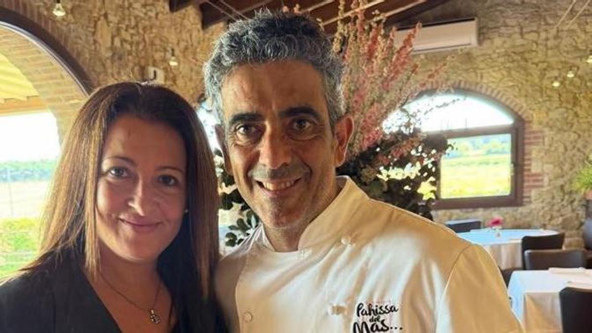 Jordi Vallespí i Rosa Maria Pericay a l’interior del restaurant Pahissa del Mas, de Pals.