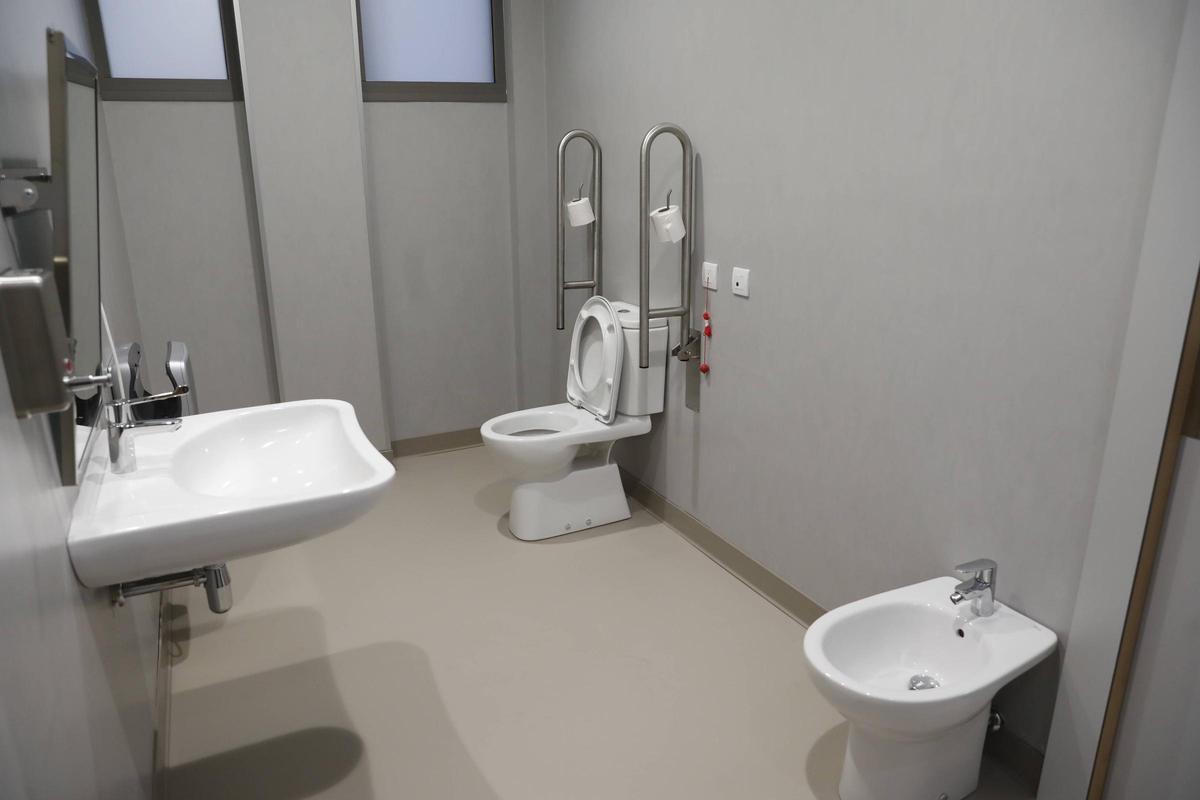 Primer día del nuevo centro de salud de Sotrondio