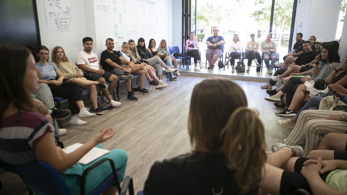 Un grupo de jóvenes avilesinos participantes en un programa educativo europeo.