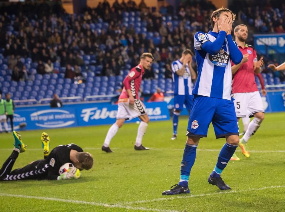 El Dépor empata en el descuento ante el Alavés