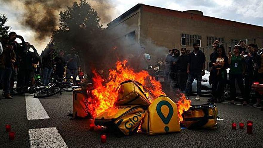 Els repartidors durant la protesta al centre de Barcelona