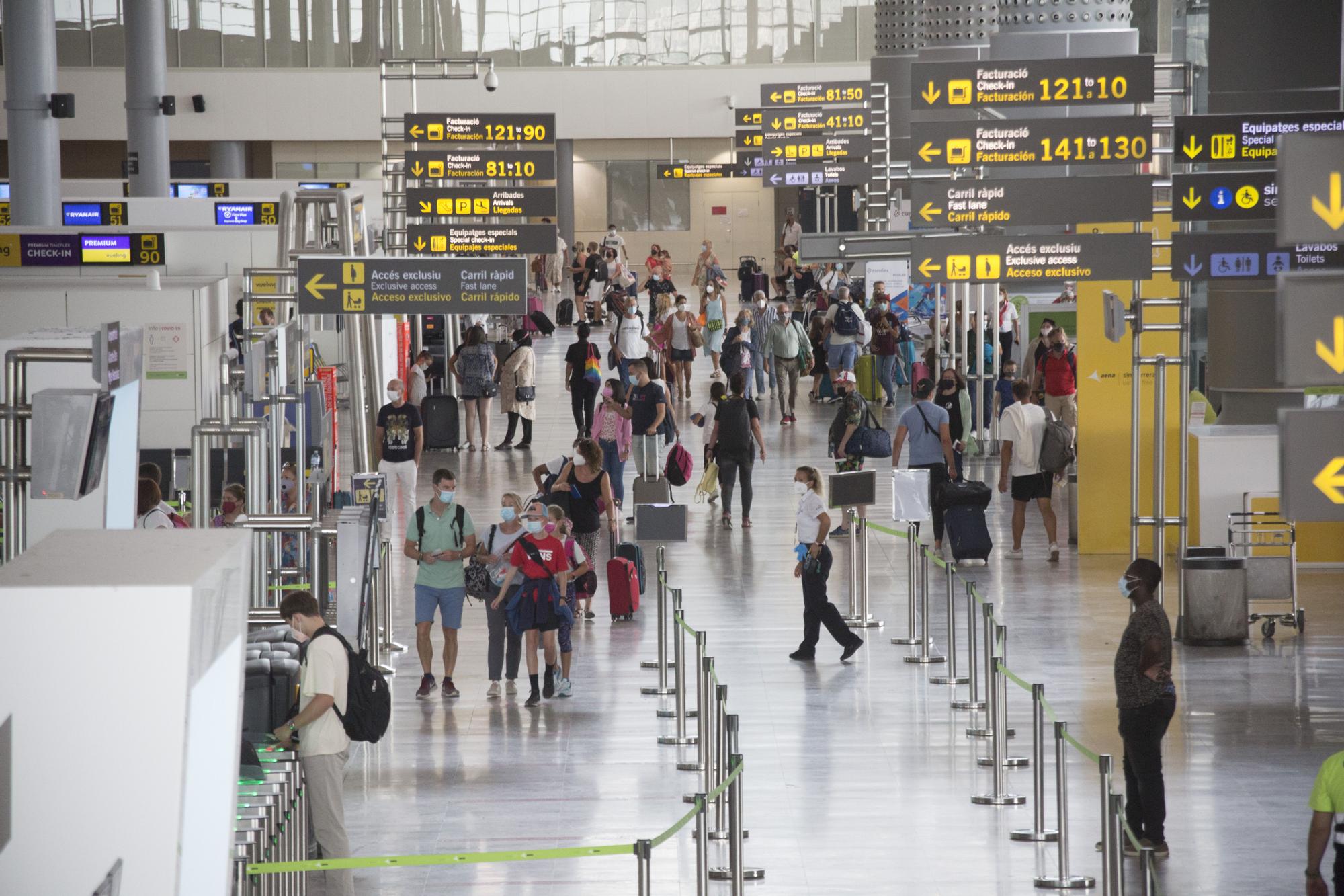 El aeropuerto de Alicante-Elche, entre los 14 más limpios y seguros de Europa frente al covid