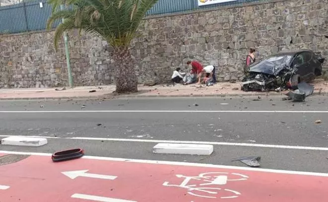 Un coche impacta contra una palmera en la capital grancanaria