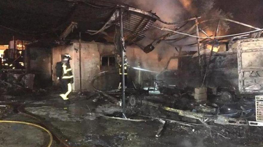 14 personas han sido atendidas tras un incendio en Navalcarnero