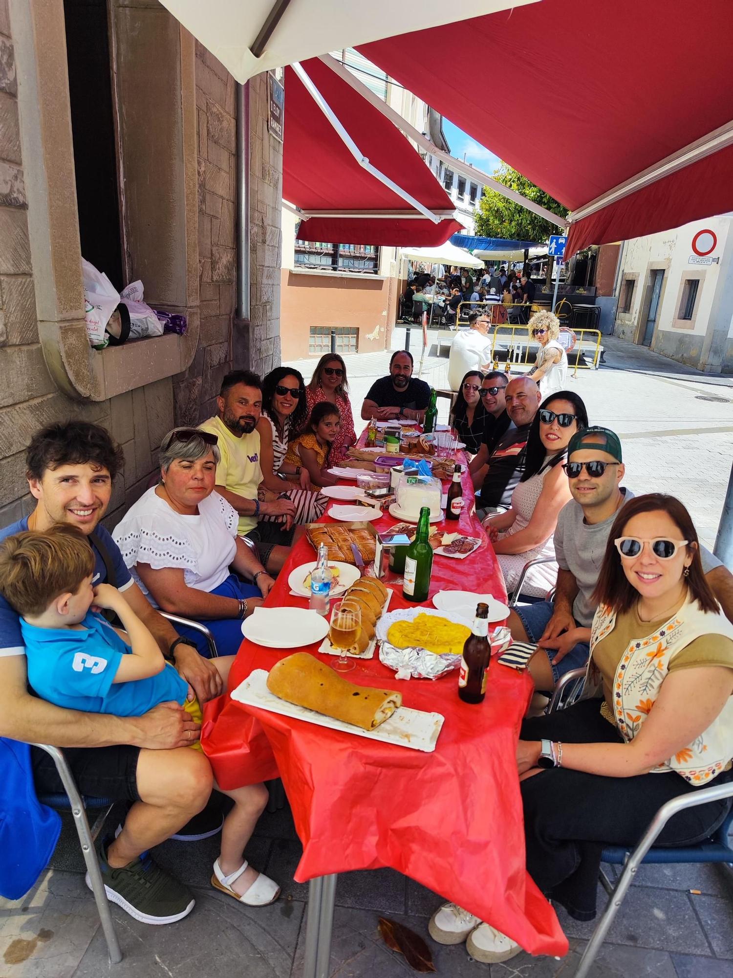 Pravia vive una comida en la calle de récord