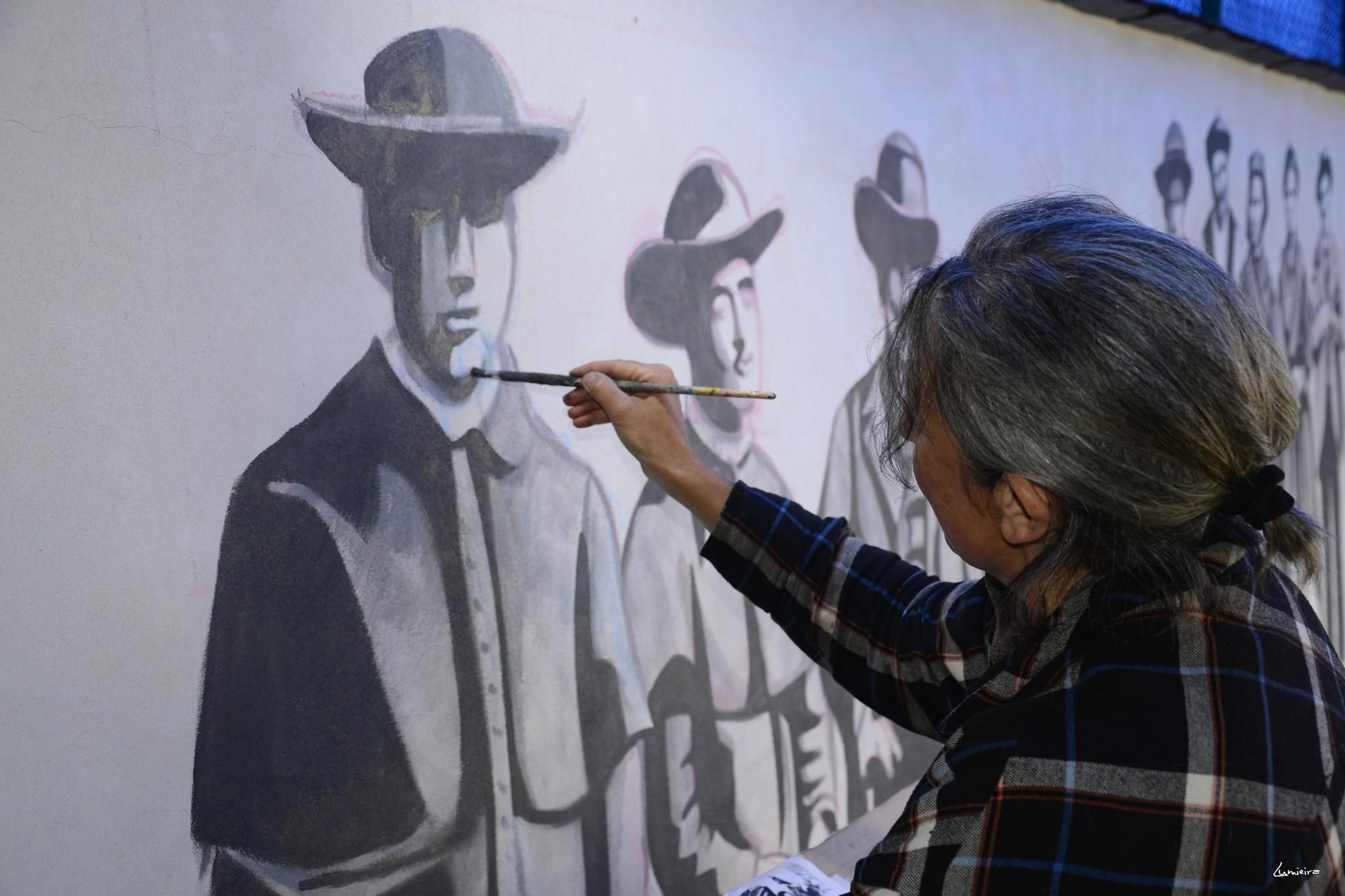 En imágenes: Así hizo María del Roxo el mural del Museo Etnográfico de Grandas de Salime