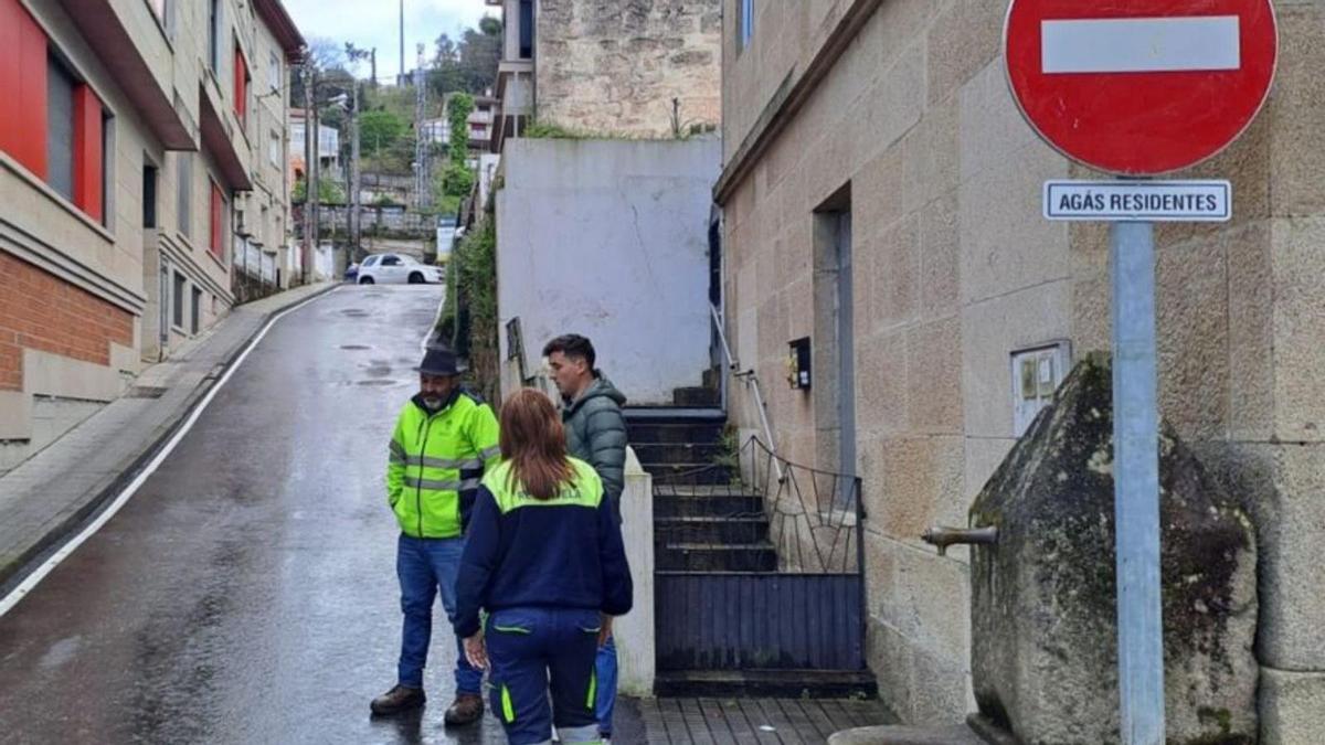 El Camiño das Ánimas con la señal de prohibición.
