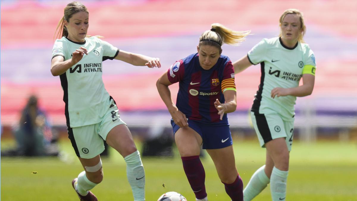 Melanie Leupolz en una acción con Alexia Putellas en el Barça - Chelsea de Champions celebrado el pasado 20 de abril en Montjuïc