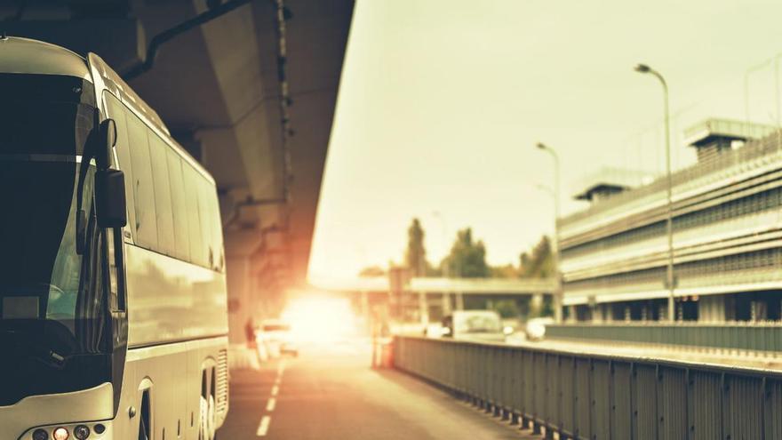 La estación de autobuses del Aeropuerto de Málaga se moderniza con 60 minutos gratuitos y gestión automatizada