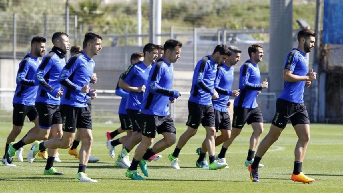 La plantilla del Espanyol prepara el choque con el Atlético en Sant Adrià.