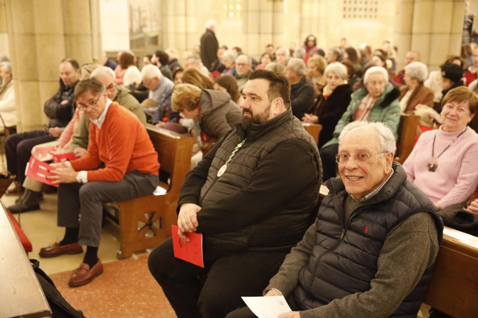 El concierto solidario y recogida de alimentos en la iglesia de San Pedro, en imágenes