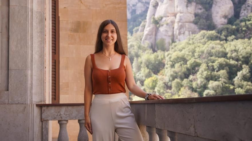 Alba Fernández, primera 'escolana' del coro mixto de Montserrat.