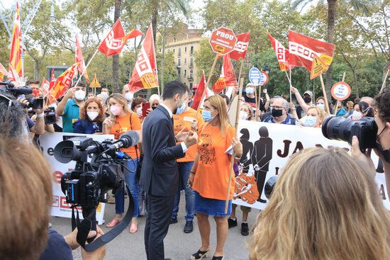 Adriana Delgado, Torrent i dos exmembres de la Mesa del Parlament, citats a declarar al TSJC per desobediència al TC