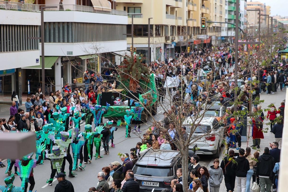 Búscate en las imágenes de la rúa de Carnaval de Ibiza