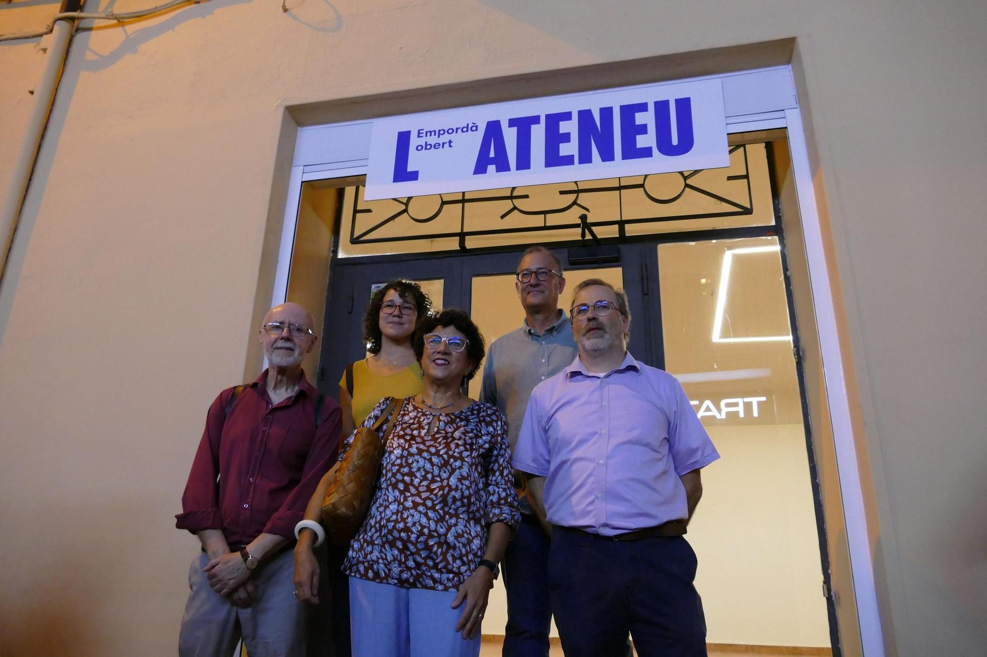 El nou Ateneu de Figueres atrau desenes de persones el dia de la seva inauguració