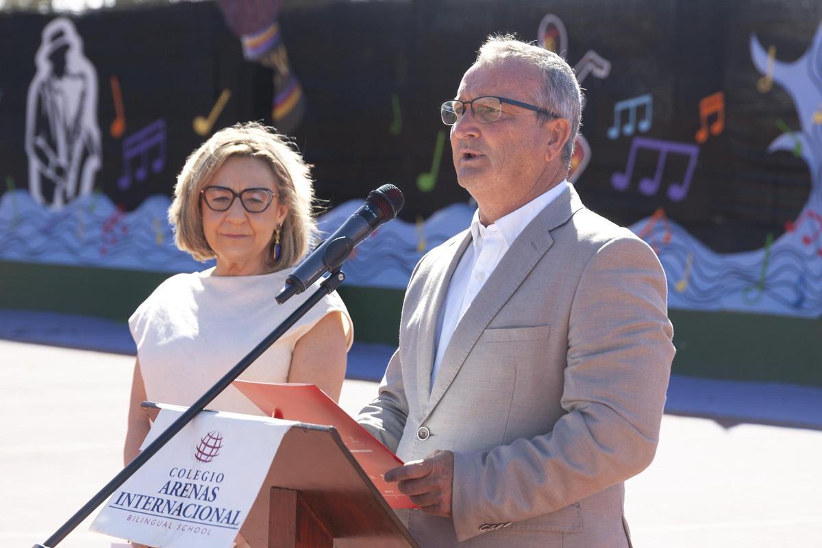 DIRECTOR Y PREGONERA de XXX Olimpiadas del Colegio Arenas Internacional DIRECTOR Y PREGONERA de XXX Olimpiadas del Colegio Arenas Internacional