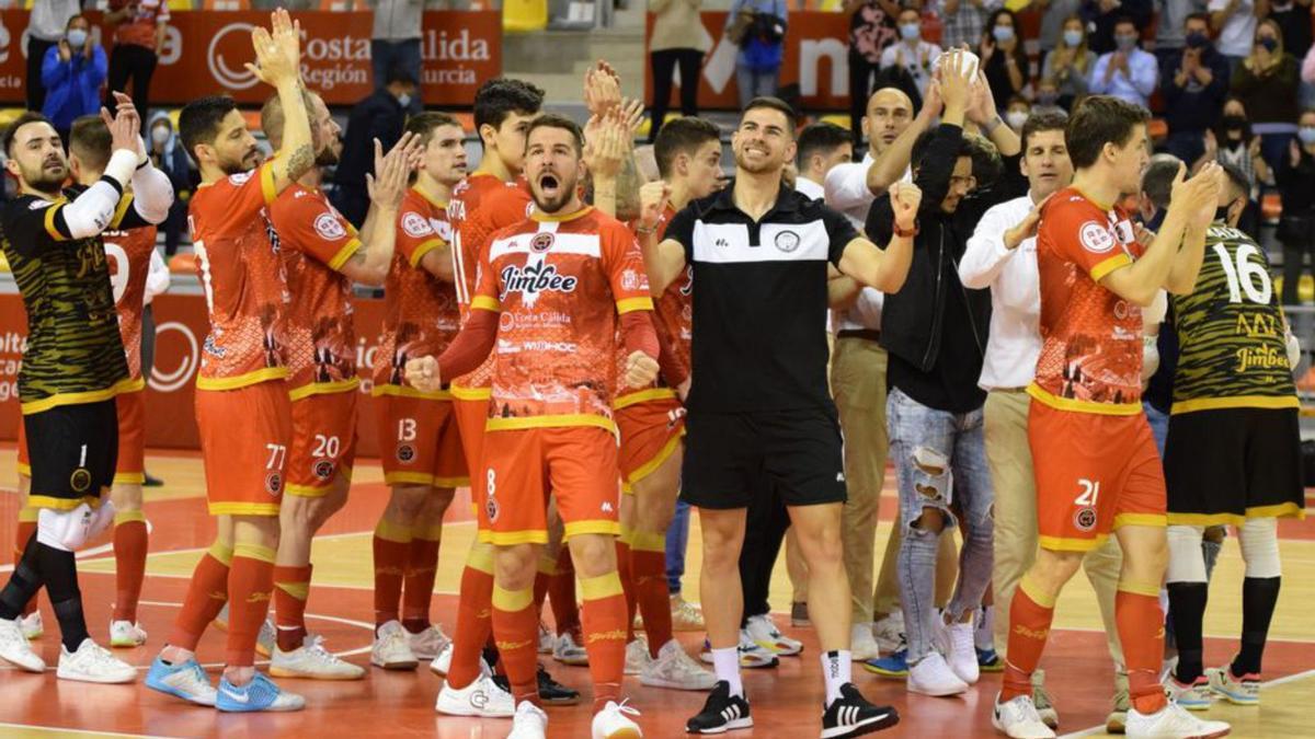 Los jugadores del Jimbee celebrando el triunfo ante Palma. | JIMBEE