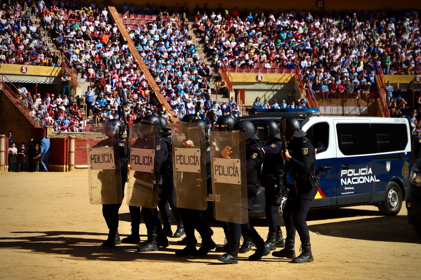 La Policía Nacional de Córdoba organiza una exhibición de medios policiales para las nuevas generaciones