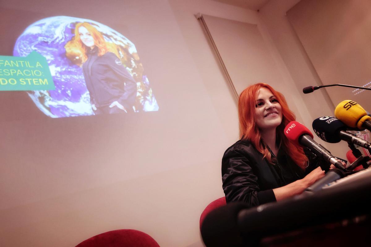 Sara García durante una rueda de prensa en la ULL.