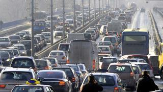 100 entidades pactan frenar la venta de coches contaminantes en 2035