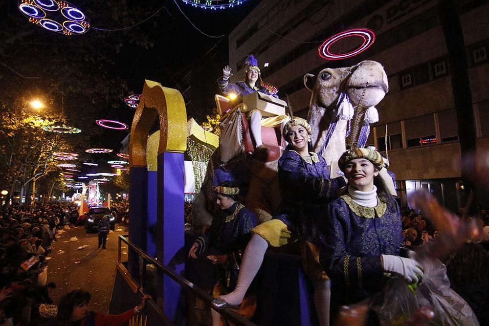 Los Reyes Magos recorren las calles de Córdoba