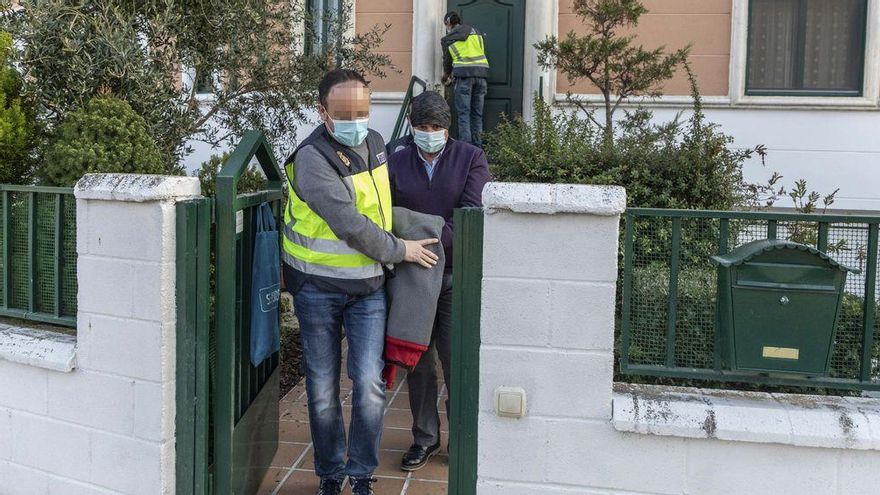 Detención del jefe de Parques y Jardines de Zamora en su domicilio.