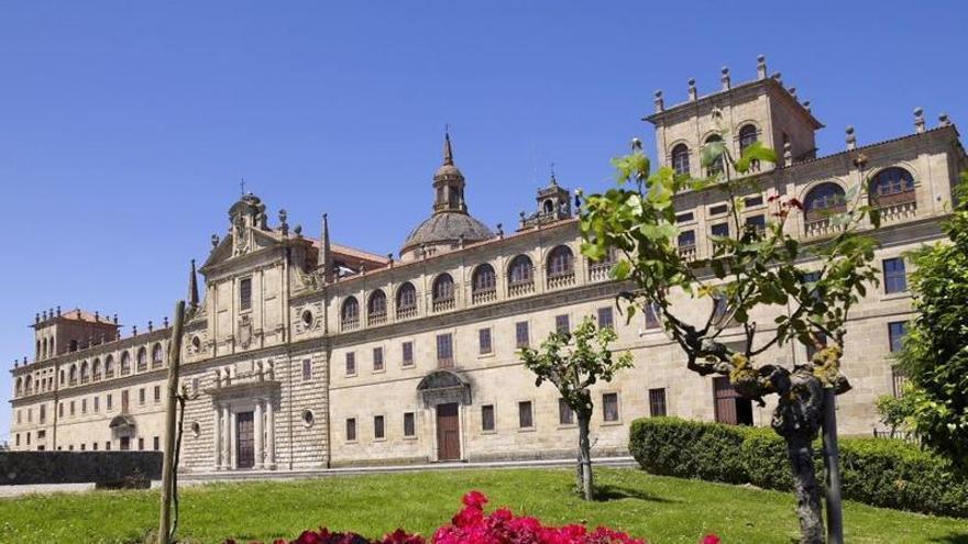 El escorial gallego: una joya del Renacimiento con obras del Greco y ubicada en el corazón de la Ribeira Sacra