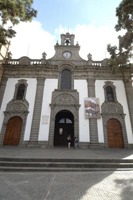 LA VIRGEN DEL PINO SIN SU MANTO. TEROR SE ...