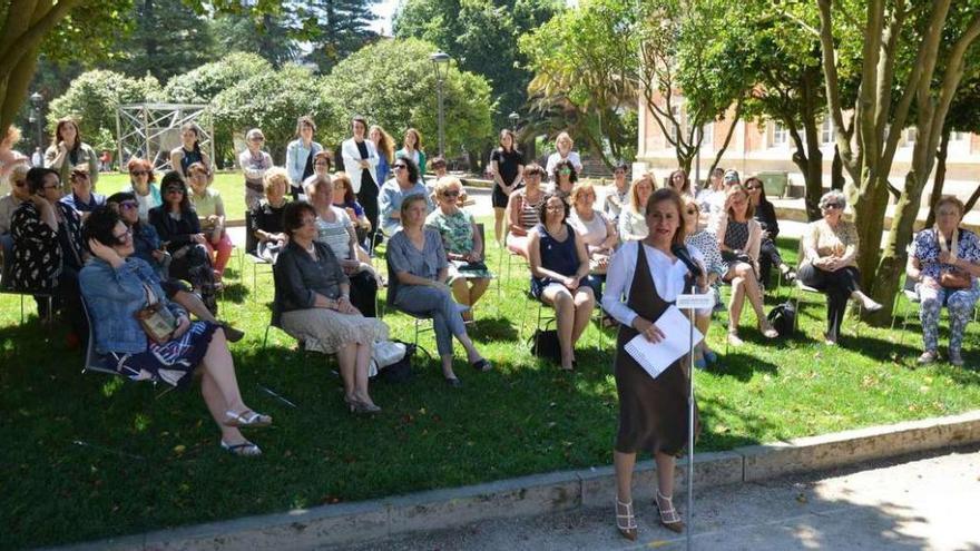 La presidenta, Carmela Silva, presentó la actividad ante un grupo de mujeres representantes de distintos ámbitos de la sociedad. // G. Santos