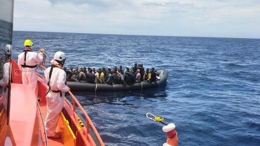 Rescatan cinco pateras con 265 migrantes a bordo en aguas próximas a Fuerteventura