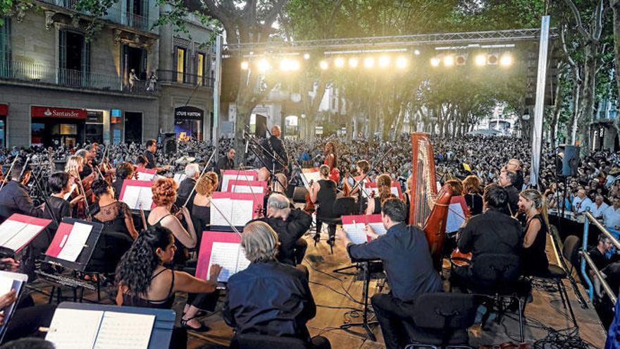 Das Highlight: Die Balearen-Sinfoniker spielen auf dem Passeig del Born.