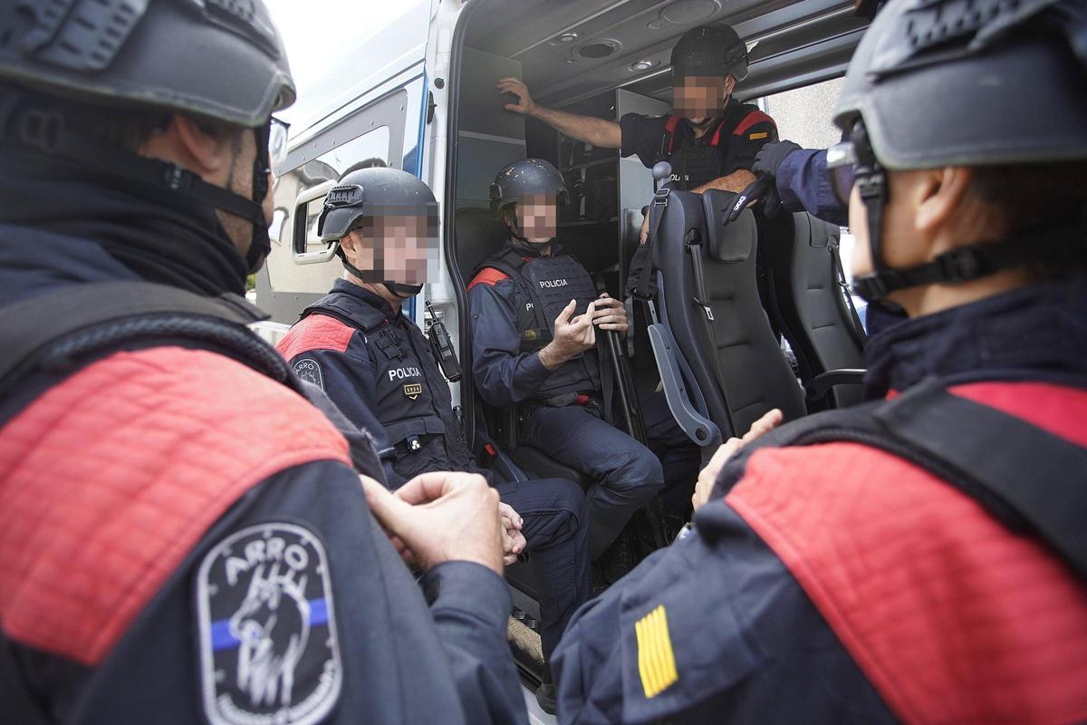 Així treballa i entrena l'ARRO dels Mossos de la regió policial de Girona