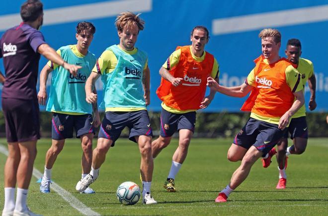 Este viernes la primera plantilla del FC Barcelona ha seguido su puesta a punto después del día de descanso.