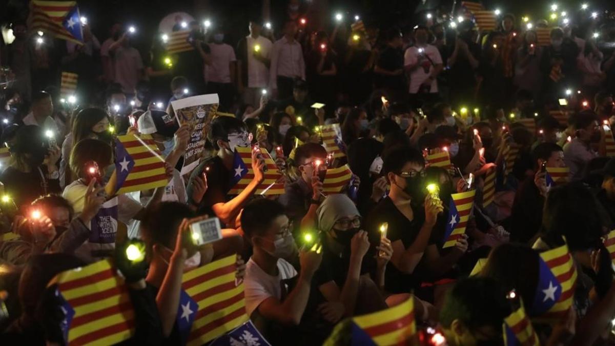 Concentración en Hong Kong en apoyo de los independentistas catalanes.