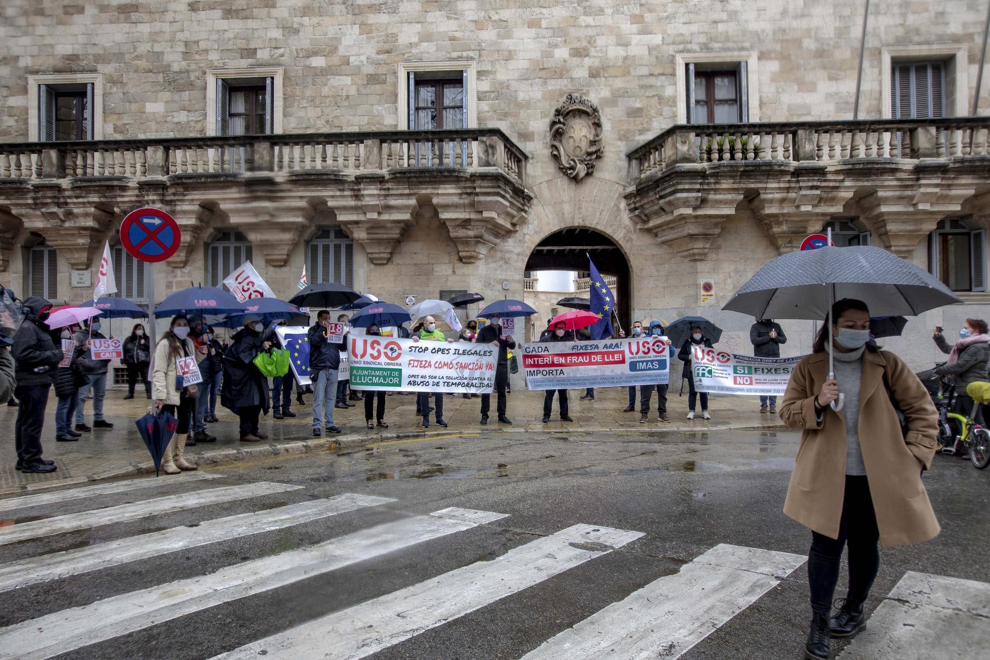 Los funcionarios interinos de Baleares exigen estabilidad en el empleo público