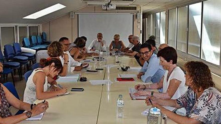 Participants a la reunió celebrada ahir al Consell del Berguedà