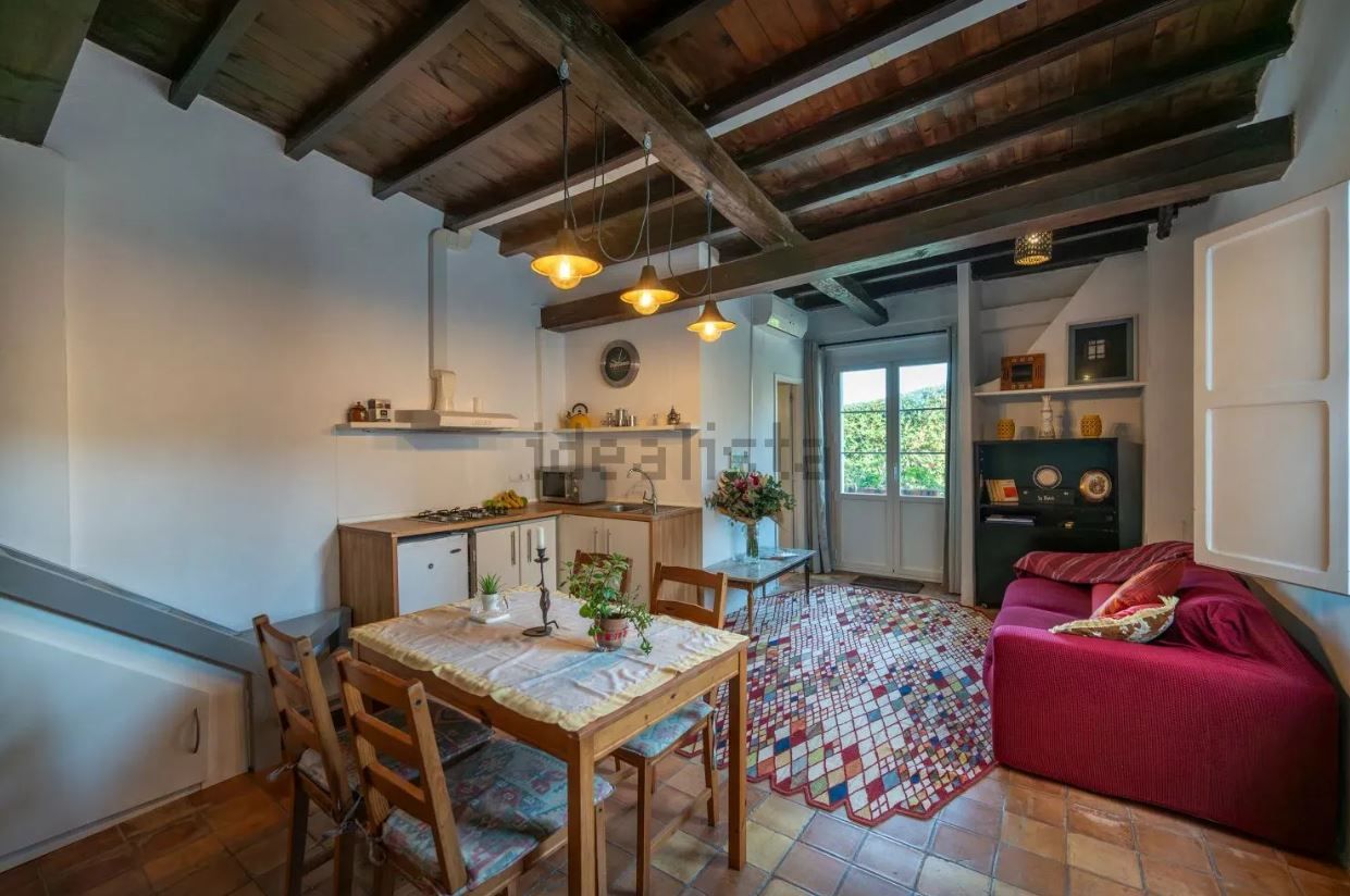 A la venta un edificio con dos apartamentos y negocio en Ibiza por 625.000 euros