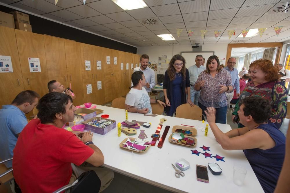 Visita de Mónica Oltra a la residencia de Apsa